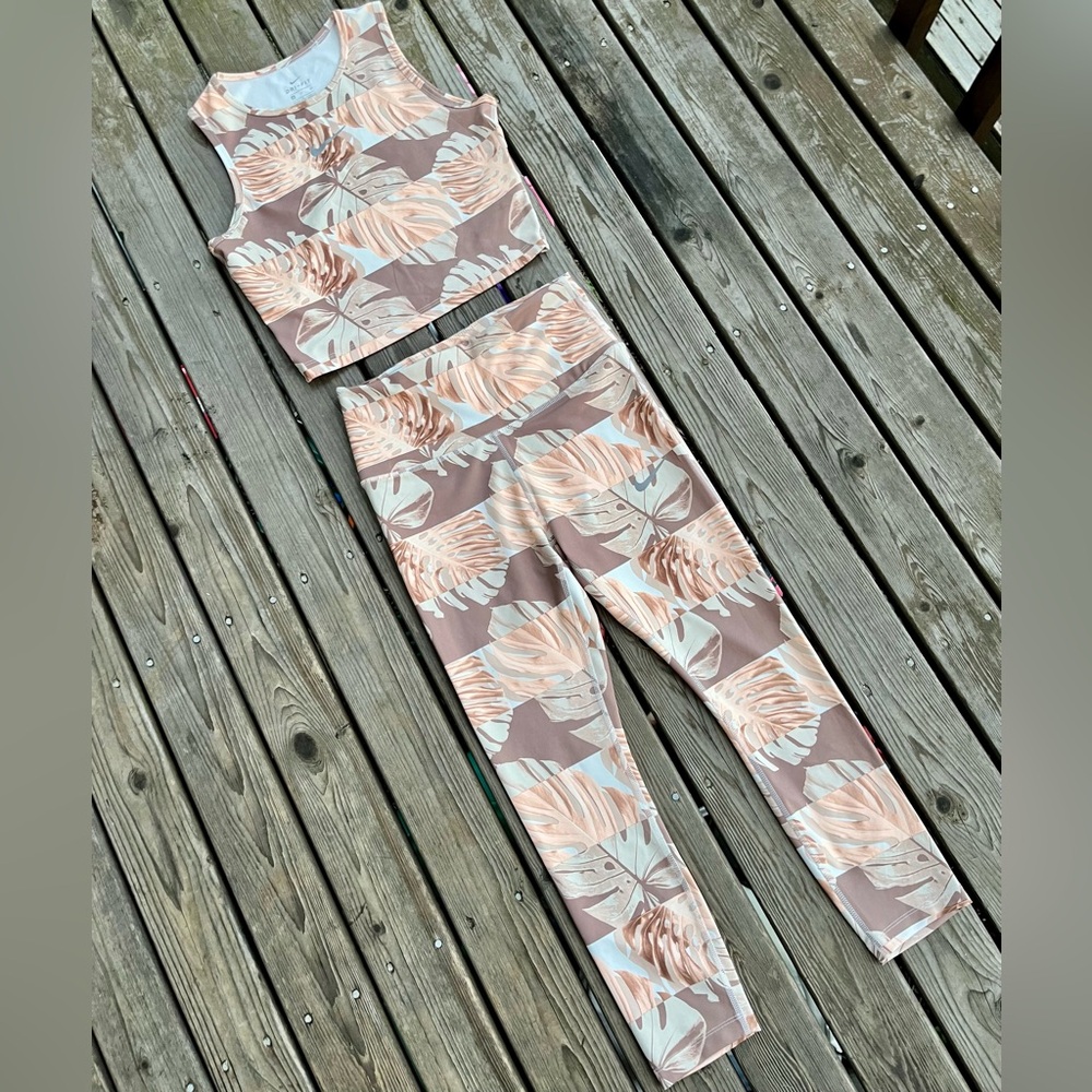 NIKE Women’s Botanical Palm Athletic Set NWOT